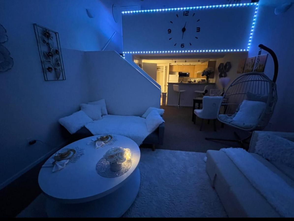 Cozy Downtown Condo Retreat With Space Needle View Seattle Zewnętrze zdjęcie