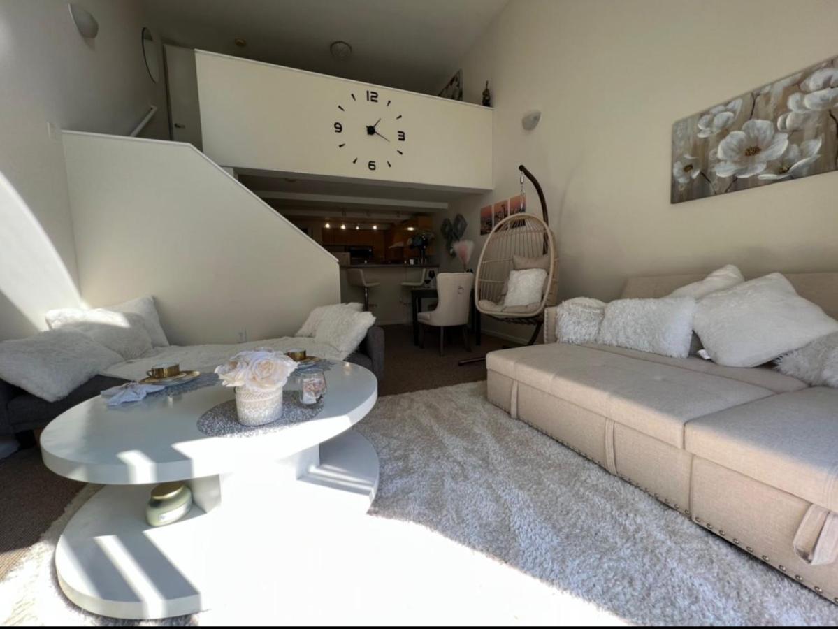 Cozy Downtown Condo Retreat With Space Needle View Seattle Zewnętrze zdjęcie