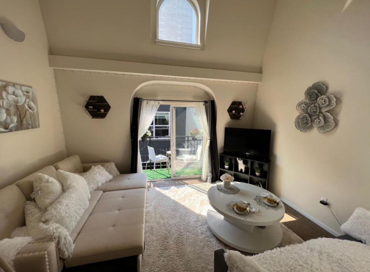 Cozy Downtown Condo Retreat With Space Needle View Seattle Zewnętrze zdjęcie